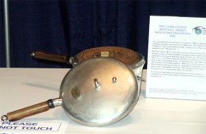 Pressure Cooker Artificial Kidney&mdash;Inouye and Engleberg: 1953